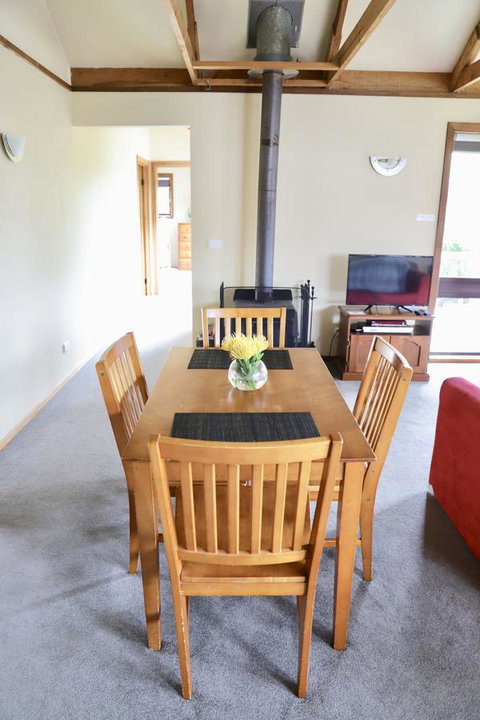 Red Ceder Cottage - Great Ocean Road - Port Campbell - Phillip Island Accommodation 15