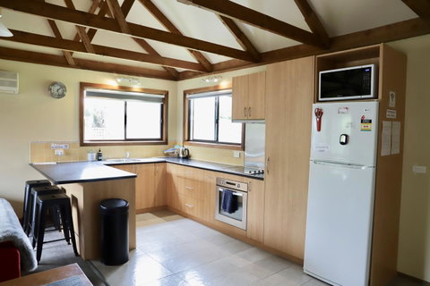 Red Ceder Cottage - Great Ocean Road - Port Campbell - Phillip Island Accommodation 11
