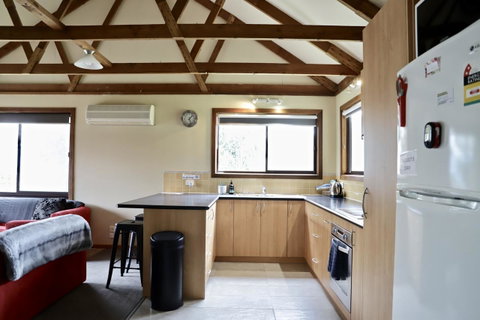 Red Ceder Cottage - Great Ocean Road - Port Campbell - Phillip Island Accommodation 14