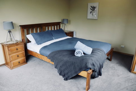 Red Ceder Cottage - Great Ocean Road - Port Campbell - Phillip Island Accommodation 2