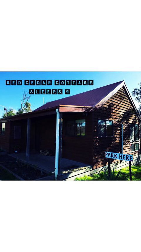 Red Ceder Cottage - Great Ocean Road - Port Campbell - Phillip Island Accommodation 0