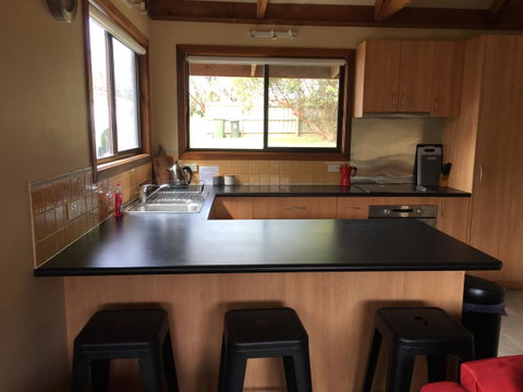 Red Ceder Cottage - Great Ocean Road - Port Campbell - Phillip Island Accommodation 13