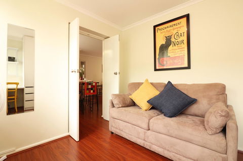 Colour Pop Fitzroy - 3 Bedroom Pet Friendly - Phillip Island Accommodation 17