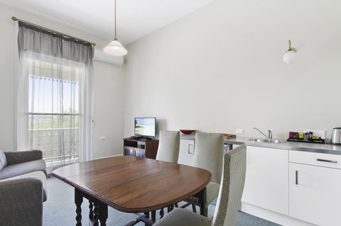 The Riversleigh - Phillip Island Accommodation 26