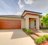 Newington Lakehouse - Phillip Island Accommodation