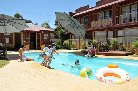 National Hotel Complex Bendigo - Phillip Island Accommodation 12