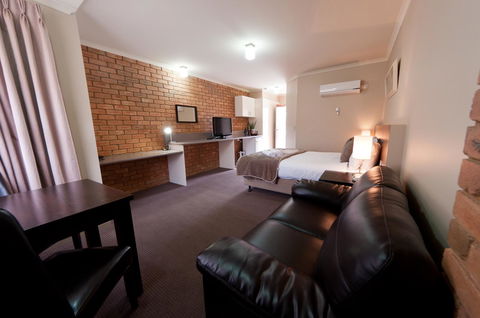 National Hotel Complex Bendigo - Phillip Island Accommodation 0