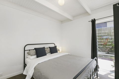 Mysa Anglesea Sleeps 7 WiFi SmartTV Cafes Shops - Phillip Island Accommodation 8