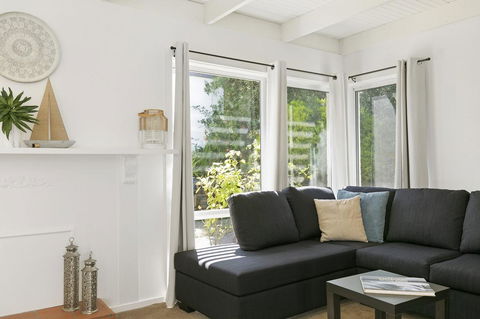 Mysa Anglesea Sleeps 7 WiFi SmartTV Cafes Shops - Phillip Island Accommodation 0