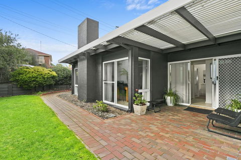 Mysa Anglesea Sleeps 7 WiFi SmartTV Cafes Shops - Phillip Island Accommodation 7