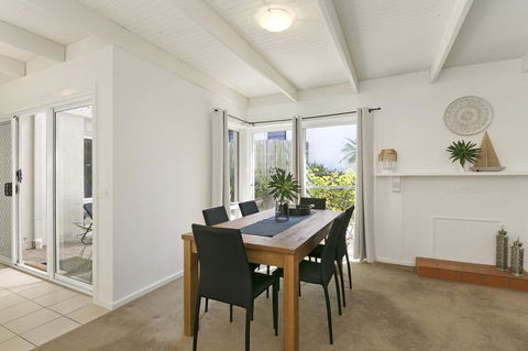 Mysa Anglesea Sleeps 7 WiFi SmartTV Cafes Shops - Phillip Island Accommodation 9