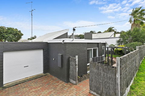 Mysa Anglesea Sleeps 7 WiFi SmartTV Cafes Shops - Phillip Island Accommodation 14