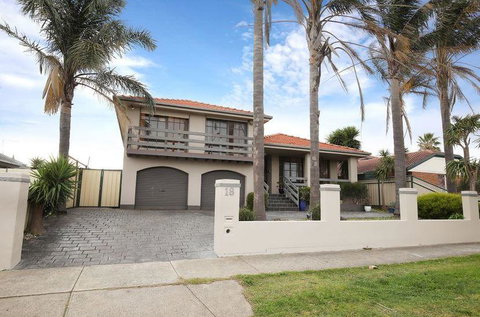 The Gallery Hours - Phillip Island Accommodation 7