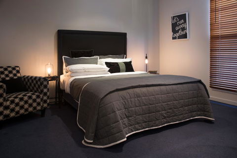 Lake Como Villa - Phillip Island Accommodation 7
