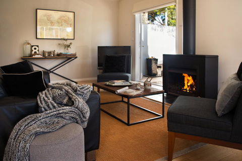 Lake Como Villa - Phillip Island Accommodation 2