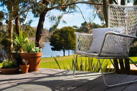 Lake Como Villa - Phillip Island Accommodation 1