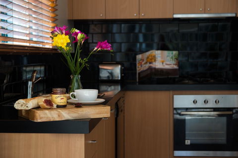 Lake Como Villa - Phillip Island Accommodation 4