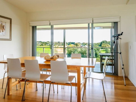 Saltwater Breeze Retreat - Phillip Island Accommodation 12