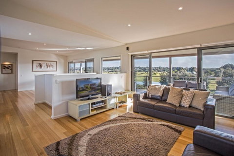 Saltwater Breeze Retreat - Phillip Island Accommodation 4