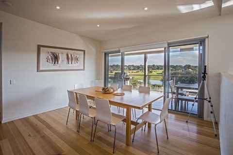 Saltwater Breeze Retreat - Phillip Island Accommodation 11