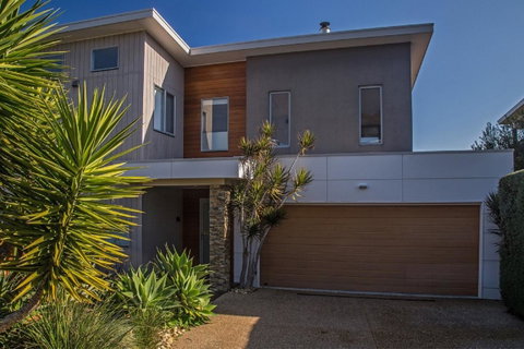 Saltwater Breeze Retreat - Phillip Island Accommodation 0