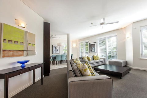 Emerald Noosa - Phillip Island Accommodation 7