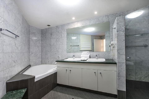 Emerald Noosa - Phillip Island Accommodation 10