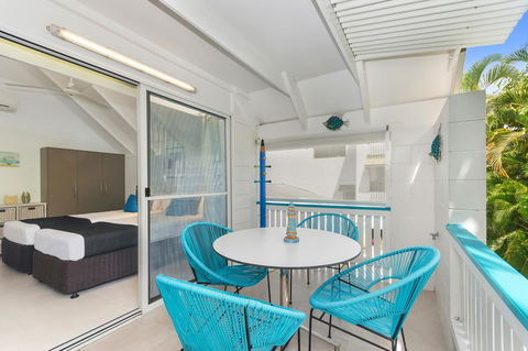 By The Sea Port Douglas - Phillip Island Accommodation 10