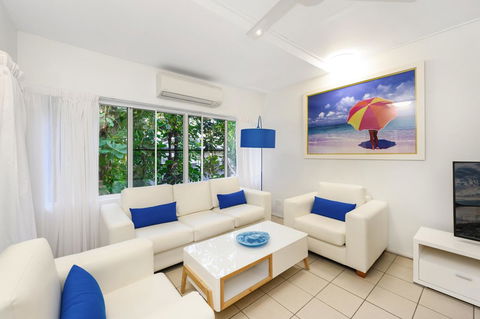 By The Sea Port Douglas - Phillip Island Accommodation 0