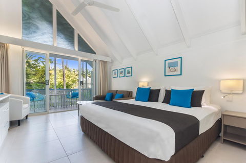 By The Sea Port Douglas - Phillip Island Accommodation 9