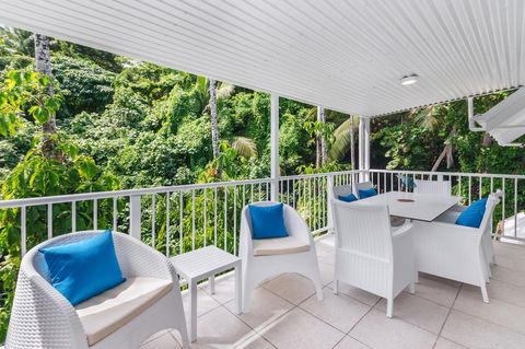 By The Sea Port Douglas - Phillip Island Accommodation 7