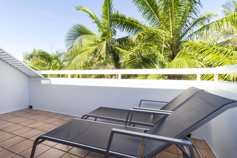 The White House Port Douglas - Phillip Island Accommodation 32
