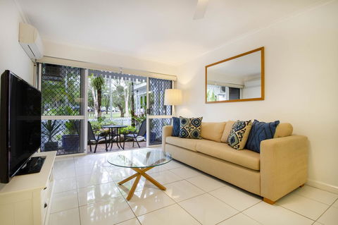 The White House Port Douglas - Phillip Island Accommodation 15