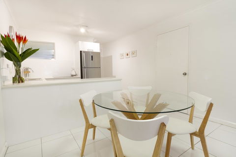 The White House Port Douglas - Phillip Island Accommodation 13