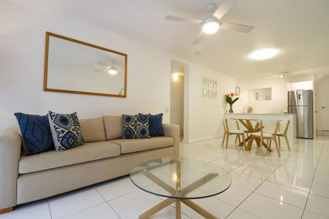 The White House Port Douglas - Phillip Island Accommodation 2