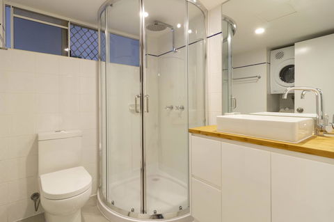 The White House Port Douglas - Phillip Island Accommodation 4