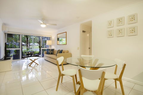 The White House Port Douglas - Phillip Island Accommodation 14