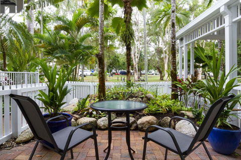 The White House Port Douglas - Phillip Island Accommodation 9