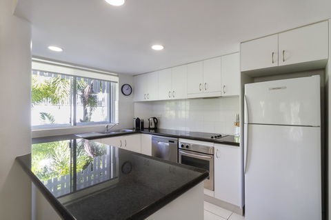 The White House Port Douglas - Phillip Island Accommodation 38