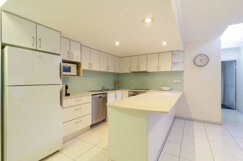 The White House Port Douglas - Phillip Island Accommodation 22
