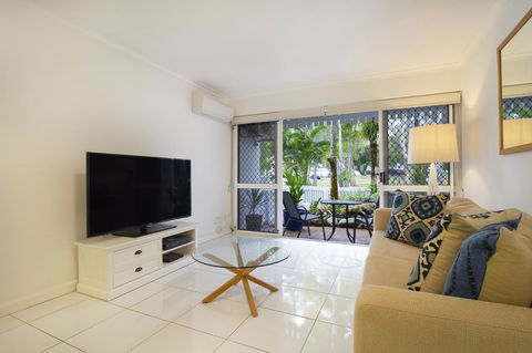 The White House Port Douglas - Phillip Island Accommodation 16