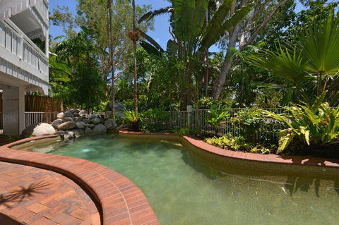 The White House Port Douglas - Phillip Island Accommodation 17