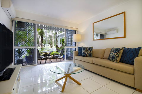 The White House Port Douglas - Phillip Island Accommodation 3