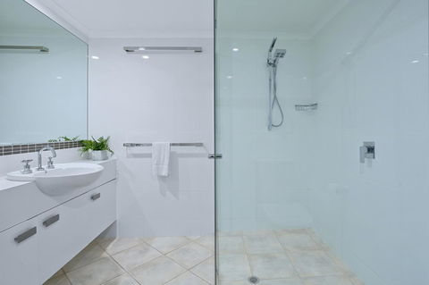 Noosa Tropicana - Phillip Island Accommodation 24