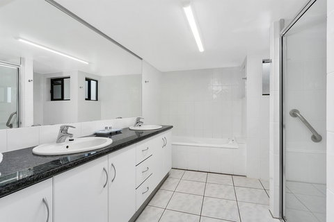 Roydon Beachfront Apartments - Phillip Island Accommodation 23