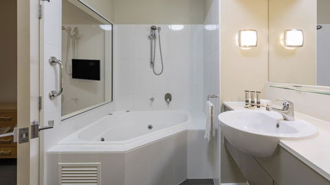 Oaks Hervey Bay Resort And Spa - Phillip Island Accommodation 11