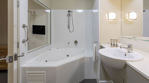 Oaks Hervey Bay Resort And Spa - Phillip Island Accommodation 32