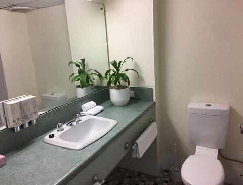 Emerald Central Hotel Official - Phillip Island Accommodation 28