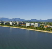 Holiday Inn Cairns Harbourside - Phillip Island Accommodation