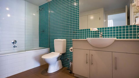 Swell Resort Burleigh Heads - Phillip Island Accommodation 6